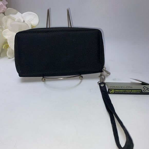 NEW Travelon Wristlet Zip-around Wallet Black - Picture 2 of 5